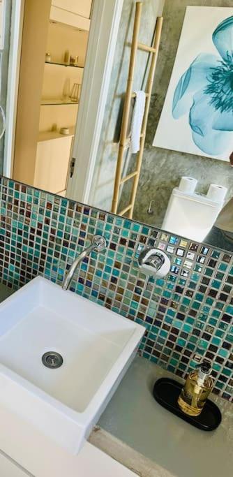ポルトRenovado Com Ac, 2 Wc Completos, Terraco E Garagemアパートメント エクステリア 写真